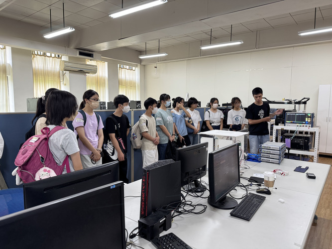 ➠<社會責任> 114學年度女性科學家實驗室參訪動手體驗營_通訊技術實驗室圖片