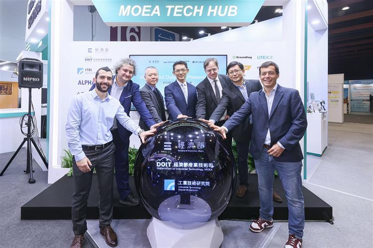 ➠ 暌違五年IEEE GLOBECOM匯聚全球6G頂尖專家來臺　工研院發表我國首套6G基地台天線系統圖片